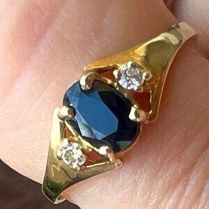 NWT size 6 10k gold sapphire and natural diamond ring. Oval shaped stone